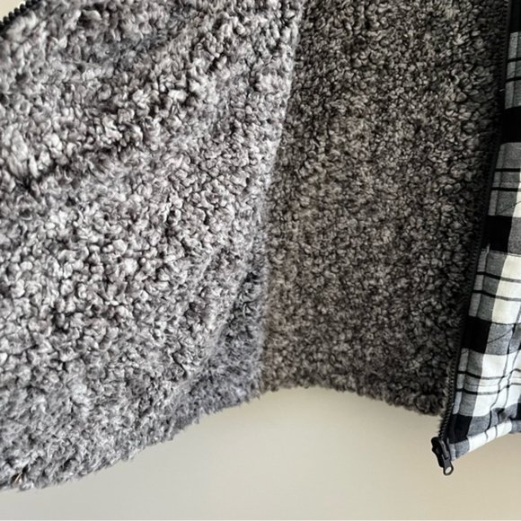 Maurice's Reversible Faux Fur Lined Full Zip Front Vest Size 2XL - Picture 7 of 11